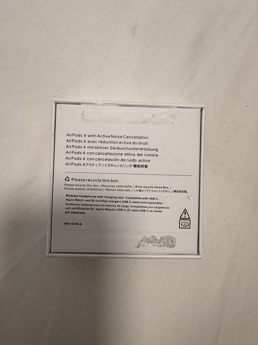 Airpods 4 aproape noi