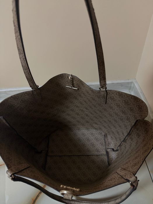 Продавам чанта Guess