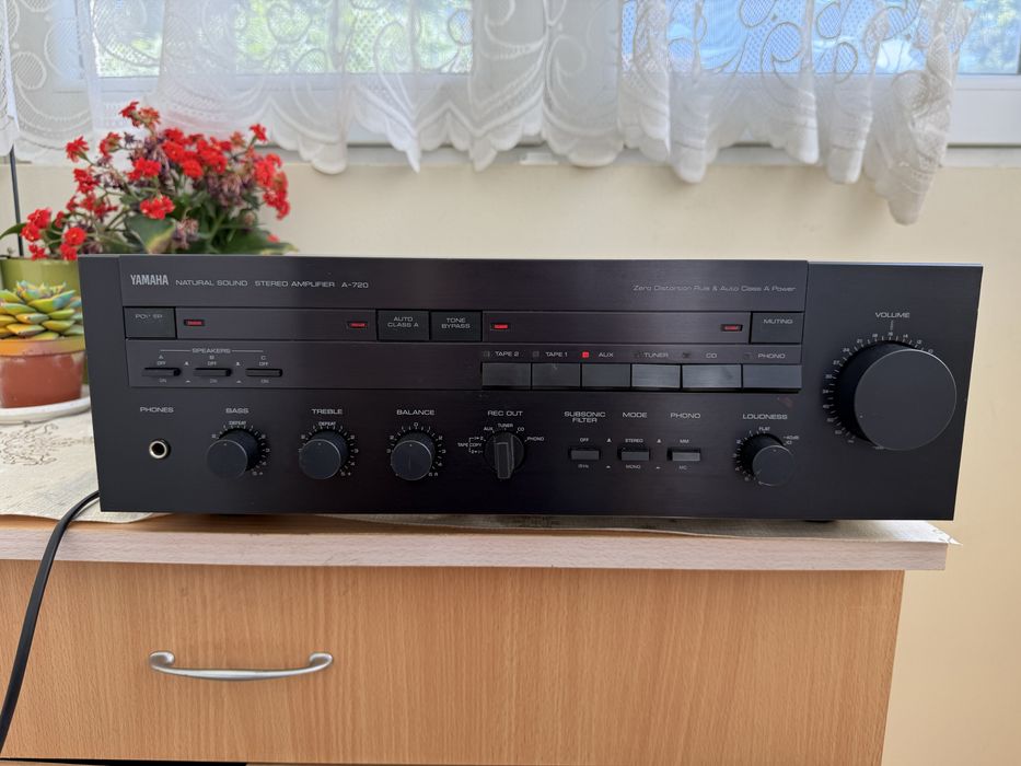 Yamaha A-720 Качествен стерео усилвател