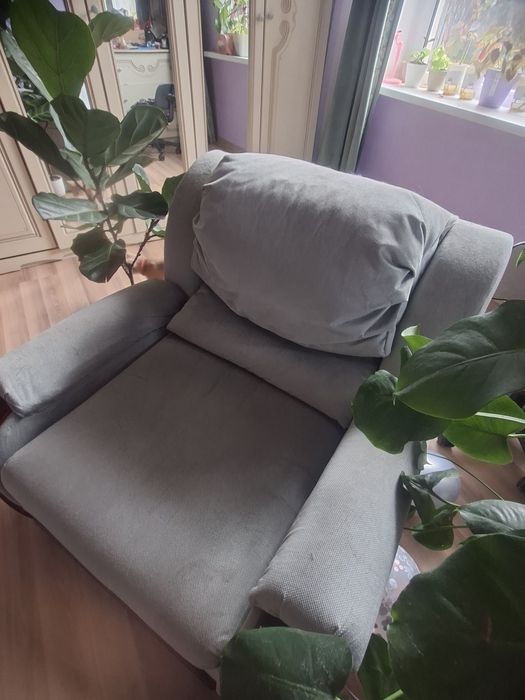 Продам комплект мягкой мебели б/у
