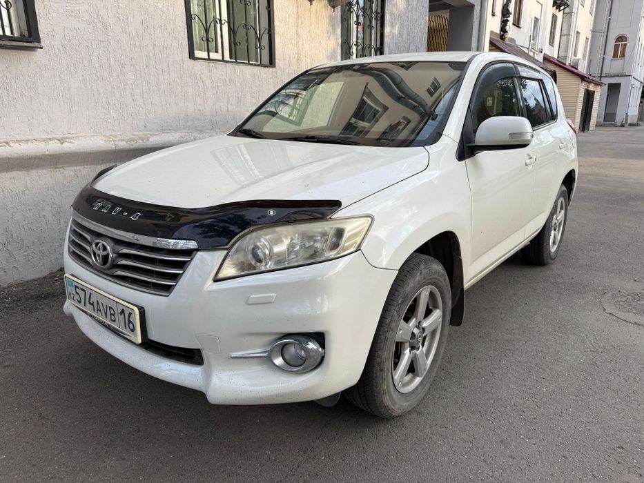 Автомобиль RAV 4