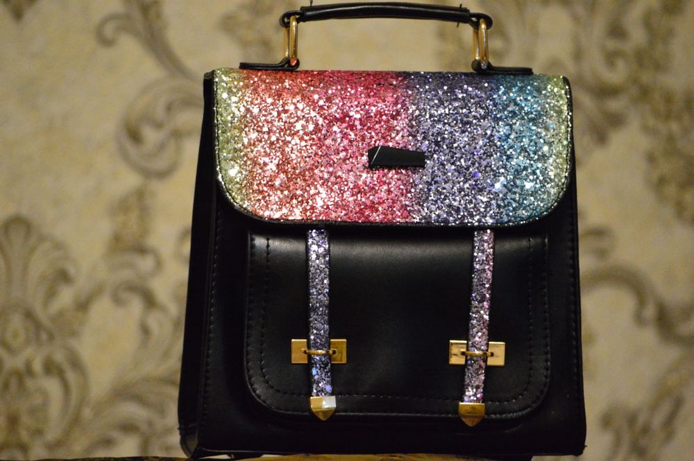 Яркие, интересные сумочки, рюкзачки