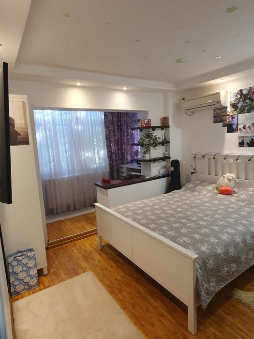 Vând apartament decomandat cu 3 camere