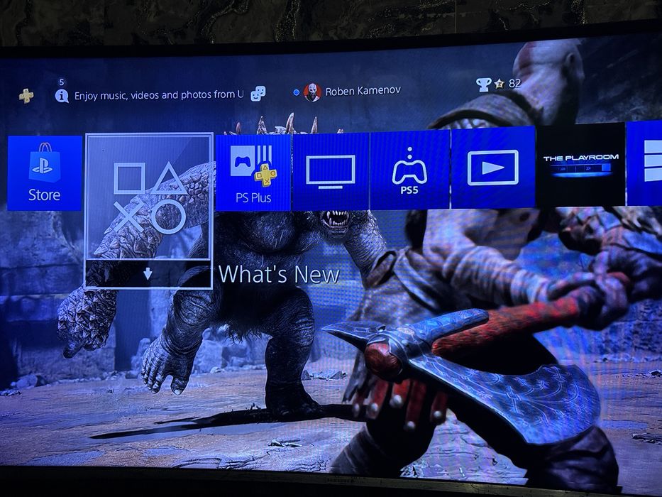 Продавам ps4 872GB използван направена профилактика със една игра със кабел за вклъчване но без HDMI кабел със едн джойстик ЦЕНА крайна