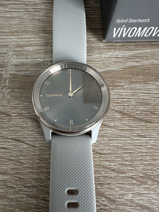 Часовник Garmin vivomove trend