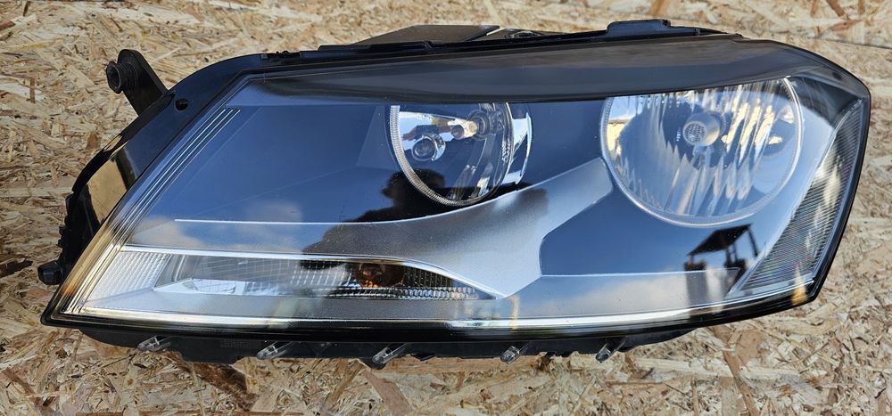 Far/Faruri Golf 7/Passat B7 / Audi A4 B8 Originale Valeo/ HELLA/Audi cu toate Becurile incluse Prețul per Set scris  în cuprinsul anunțului