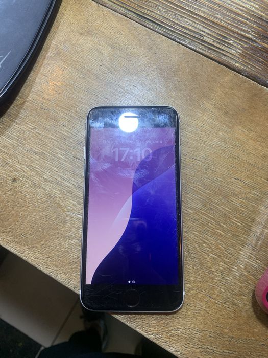 Продам айфон Iphone se 2020 64gb