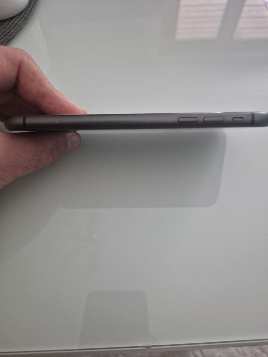 Много запазен Iphone 11 64 G