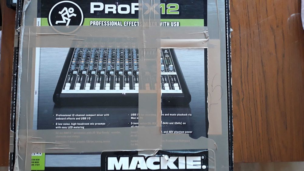 Продавам професионален 12-канален миксер Mackie ProFX12 с USB