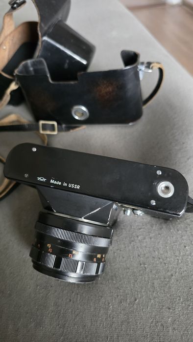 Aparat foto Zenit E cu obiectiv Pentacon 50 cu 1.8