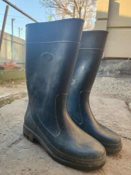 Продам резиновые сапоги