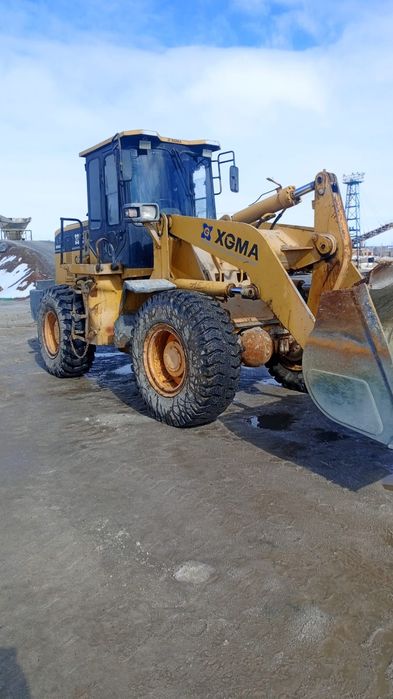 Продам 2х кубовый фронтальный погрузчик
