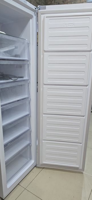 Продаю морозильную камеру Beko