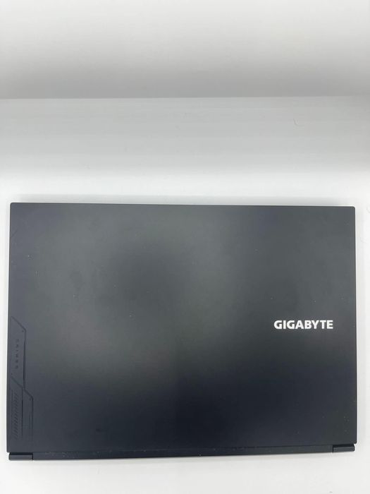 Vand sau schimb Laptop ultra gaining cu iPhone 17 Pro