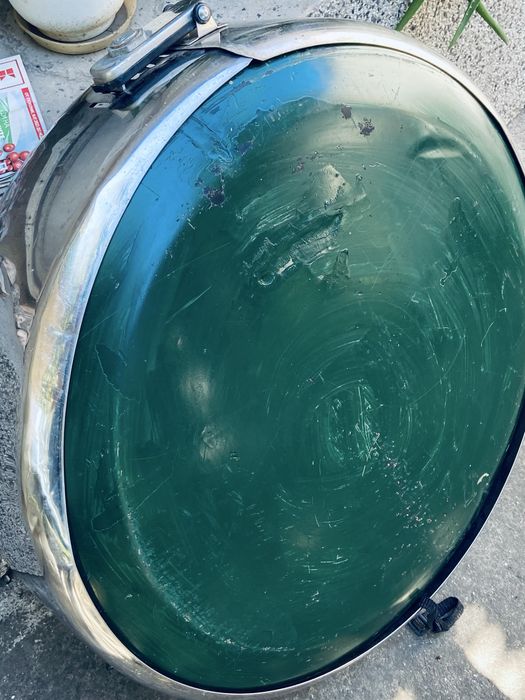 Продавам метален кальф за резервна гума на джип.