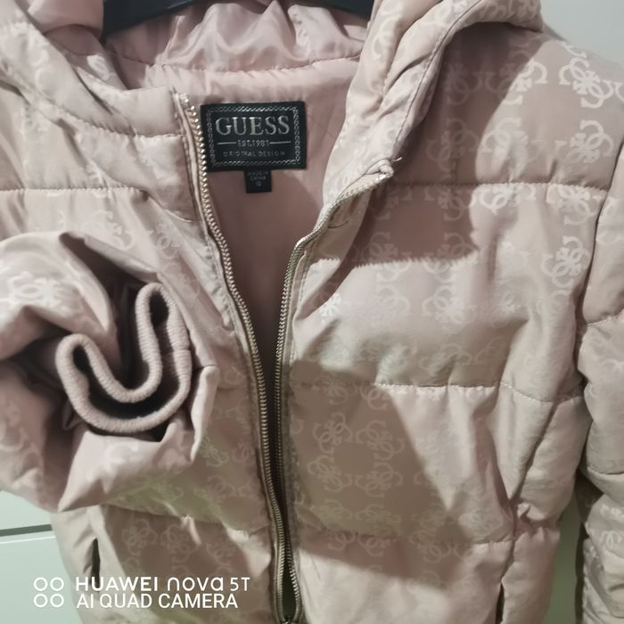 Яке за момиче  Guess