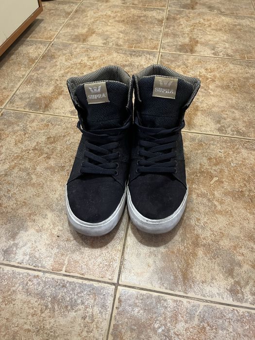 Обувки Supra.