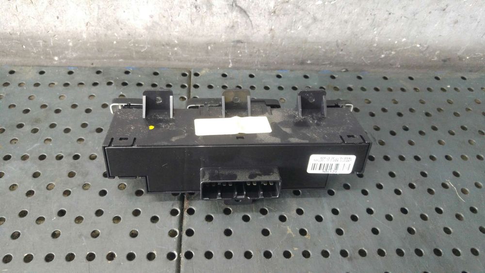 Bloc butoane incalzire scaune asistenta parcare hyundai ix35 lm el elh 933102y100tan 3831d21110 933102y100