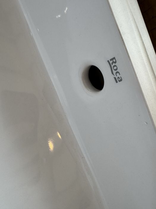 Мивка Roca за под плотов монтаж