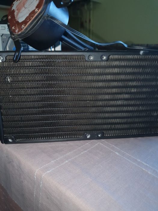 Cooler de răcire Segotep pe baza de lichid