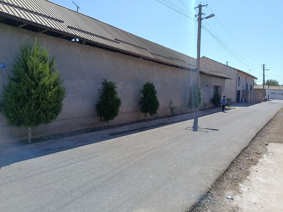 Uy xovli sotiladi