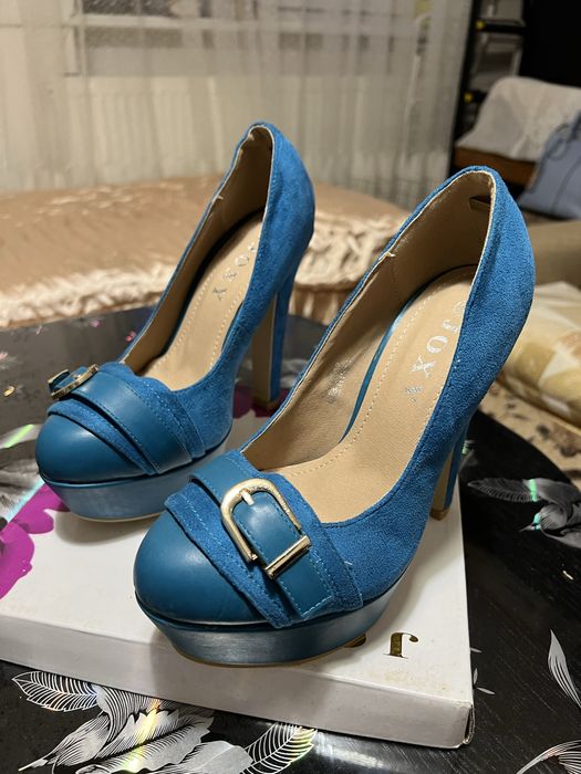 Нови дамски обувки на платформа