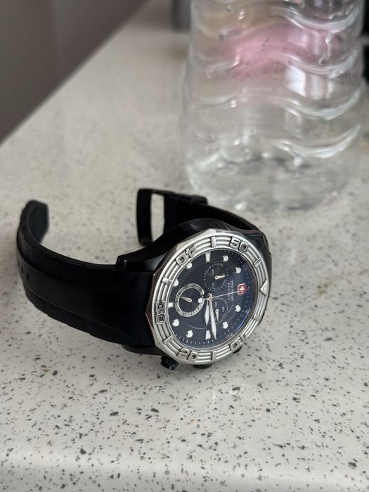 Swiss Hanowa часовник с гаранция до 2.11.2026