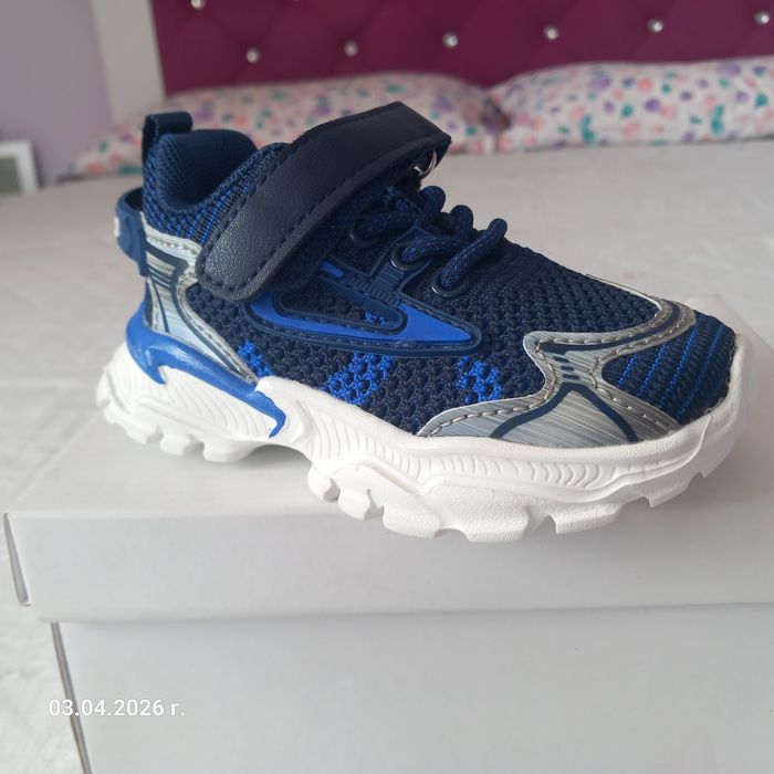 Продавам чисто нови детски маратонки