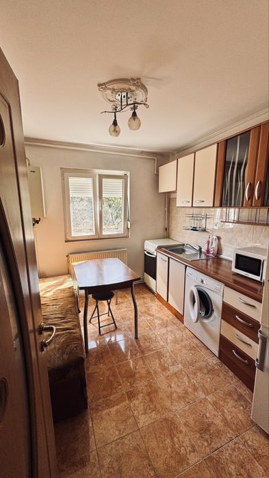 Apartamen o camera de inchiriat