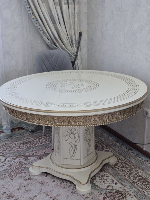 Стол для гостиной