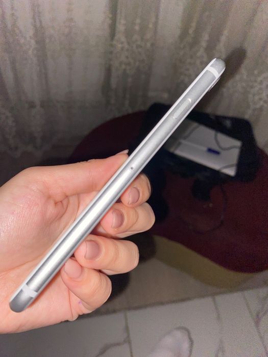 Продам айфон 8 срочно торг есть