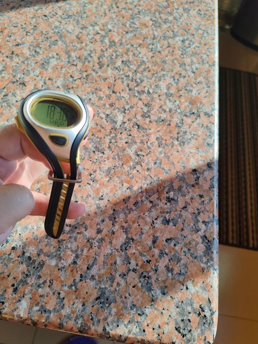 Часовник Asics..