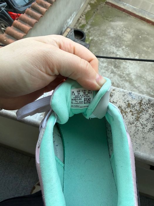 Маратонки бели с розово черни ленти