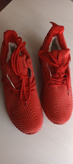 Продам кроссовки