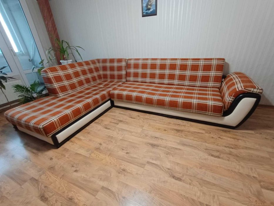 Диван с две вградени ракли