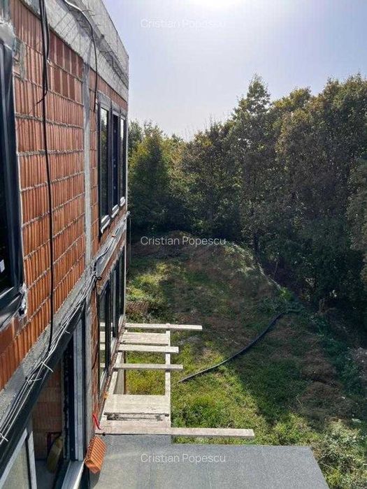 Casa Babana, 170mp + terase + subsol, inconjurata de padure