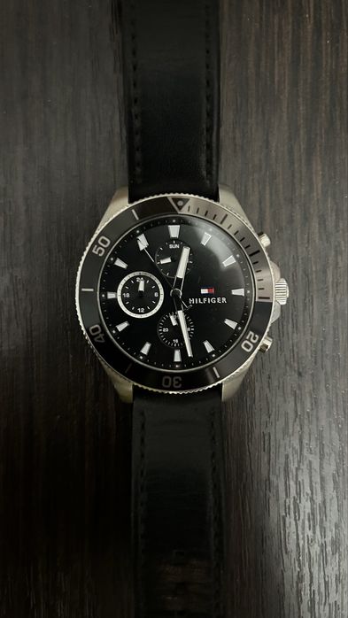 Tommy hilfiger часы