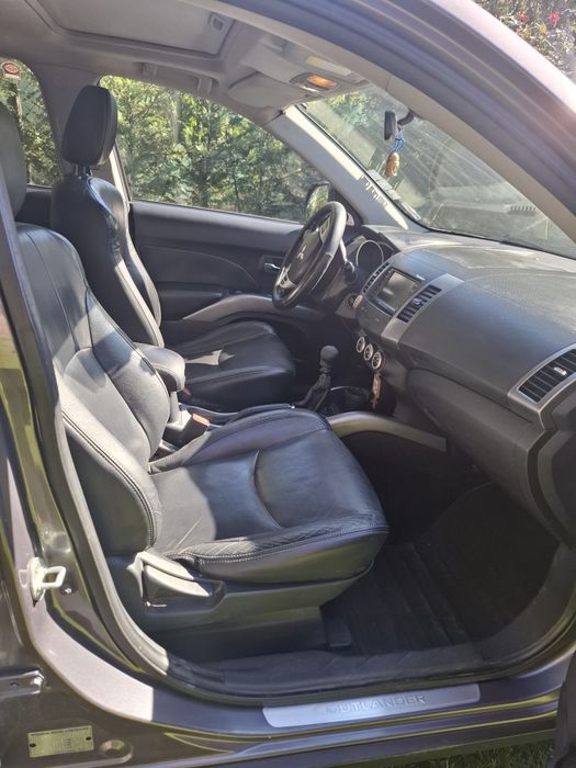 Продавам Mitsubishi Outlander