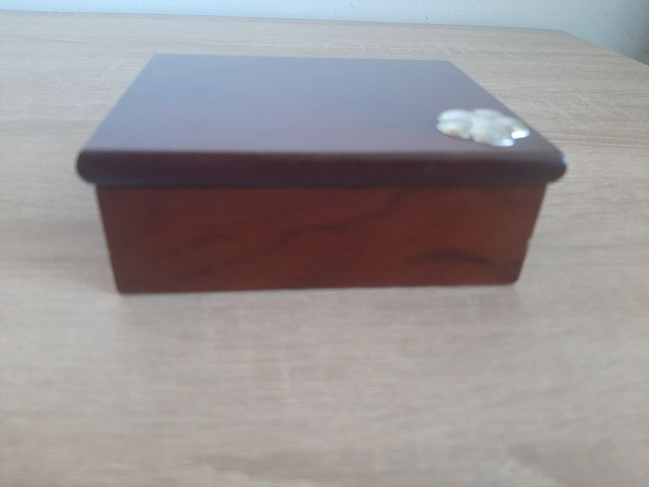 Cutie/ Casetă bijuterii din lemn masiv cu aplicație argint 925/Laminato