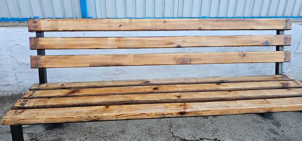 Скамейки, в отличном состоянии