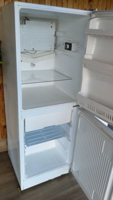 Хладилник с фризер