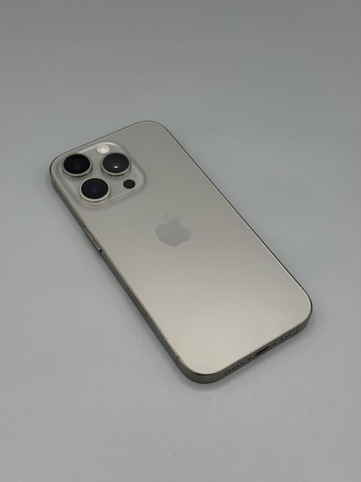 iPhone 15 Pro / 128 GB / Baterie 92% / 372 cicluri / Natural Titanium / Impecabil / Garantie un an / Stare buna