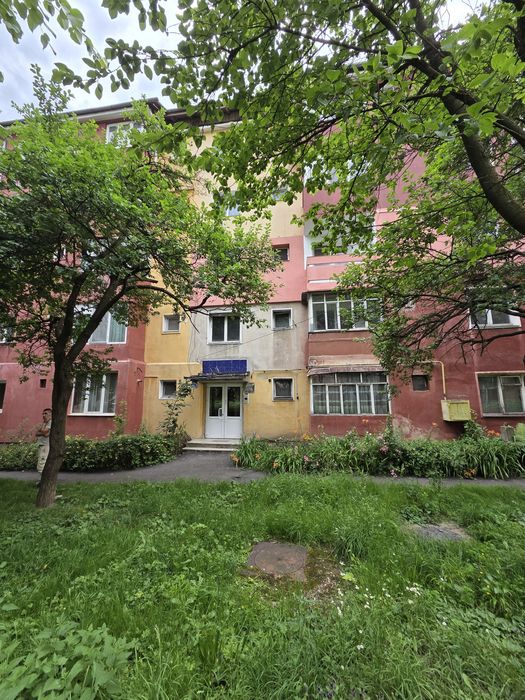 Vând apartament cu 3 camere