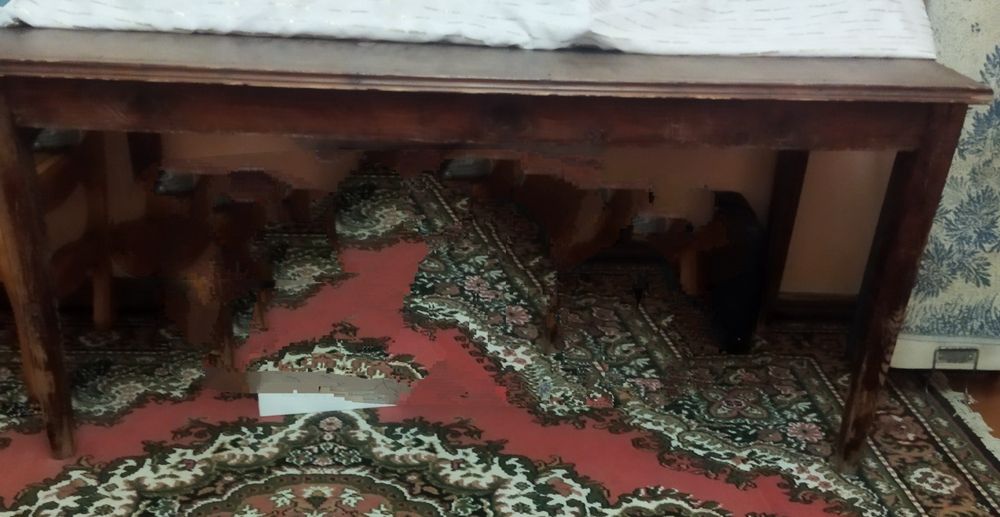 Стол обеденный. Дерево