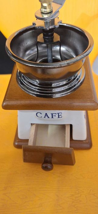 Нова Ретро Мелачка на Зърна Механична Кафемелачка 2 Варианта