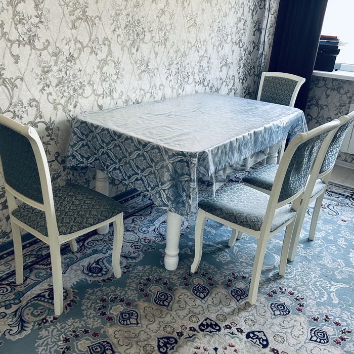 Телевизор, стол продажа