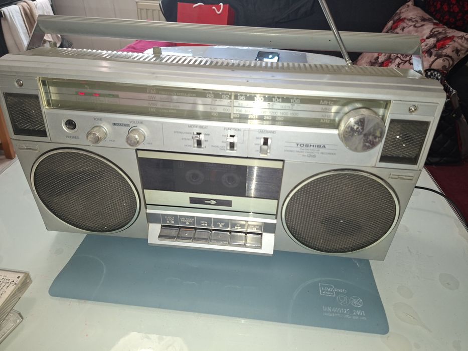 Radiocasetofon boombox Toshiba RT-120S,  4 benzi radio, 1983, funcțional