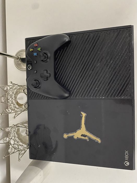 Xbox ONE arata si functioneaza fb