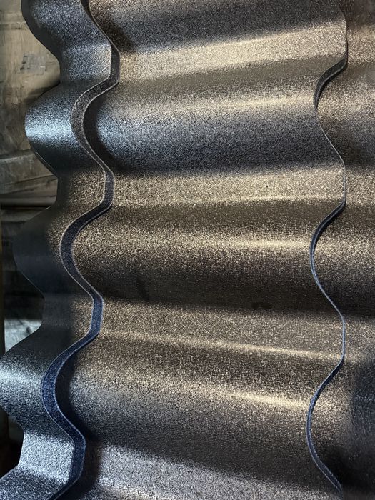 Țiglă metalică Nobel gri antracit 7016 pentru acoperișuri case lățime utilă 1020 grosimi cuprinse între 0.5-0.6 MM