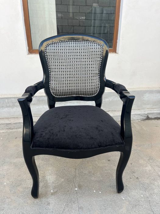 Chestri ustul 100% yong’oqdan ishlangan officengiz uchun juda qulay….